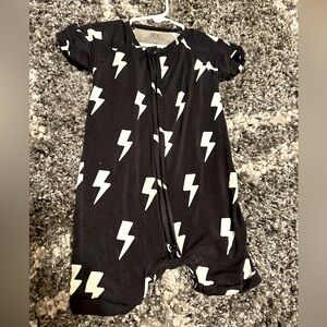 shore baby co. zip shortie size 3t **wash wear & small hole